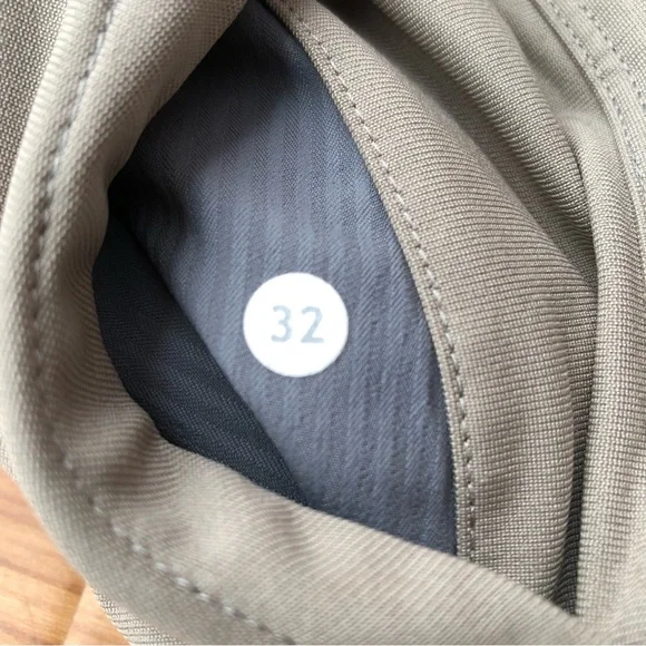 Lululemon khaki golf shorts sz 32 - Picture 8 of 9